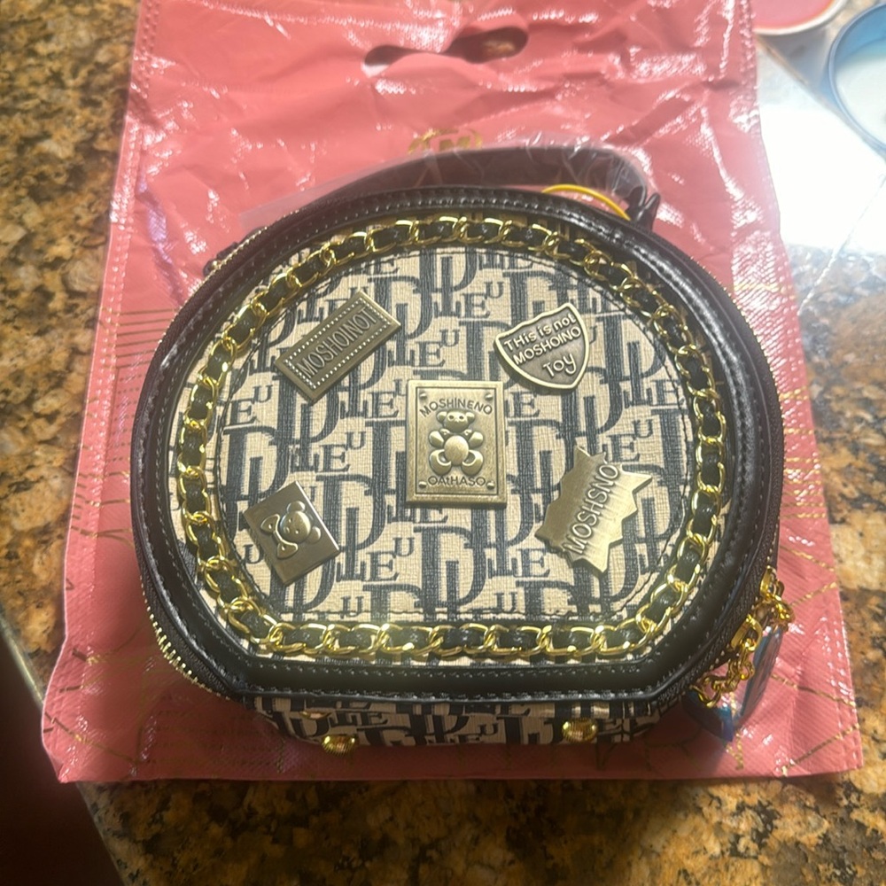 Really cute handbag, unique style